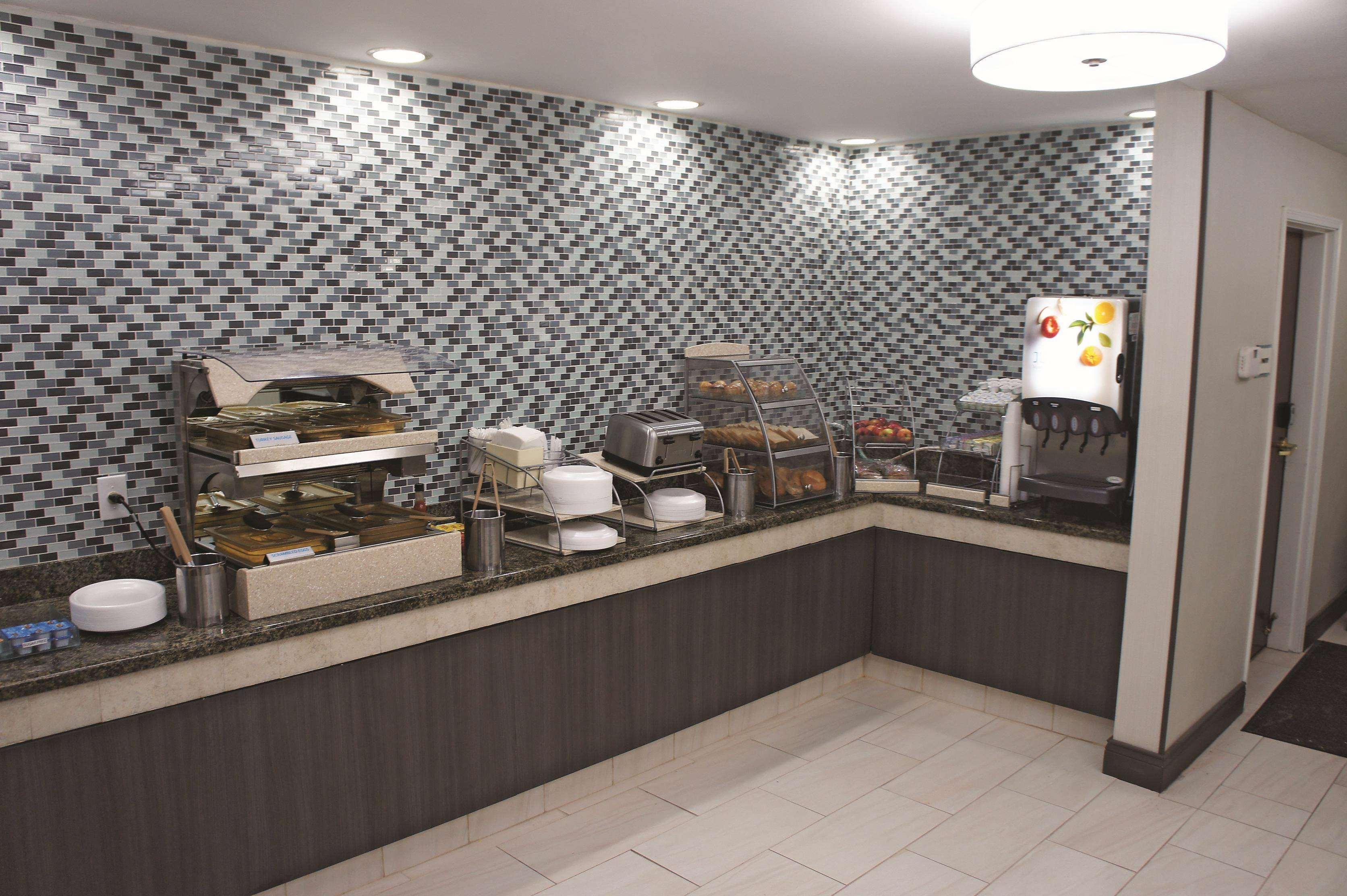 La Quinta By Wyndham Covington Hotel Bagian luar foto