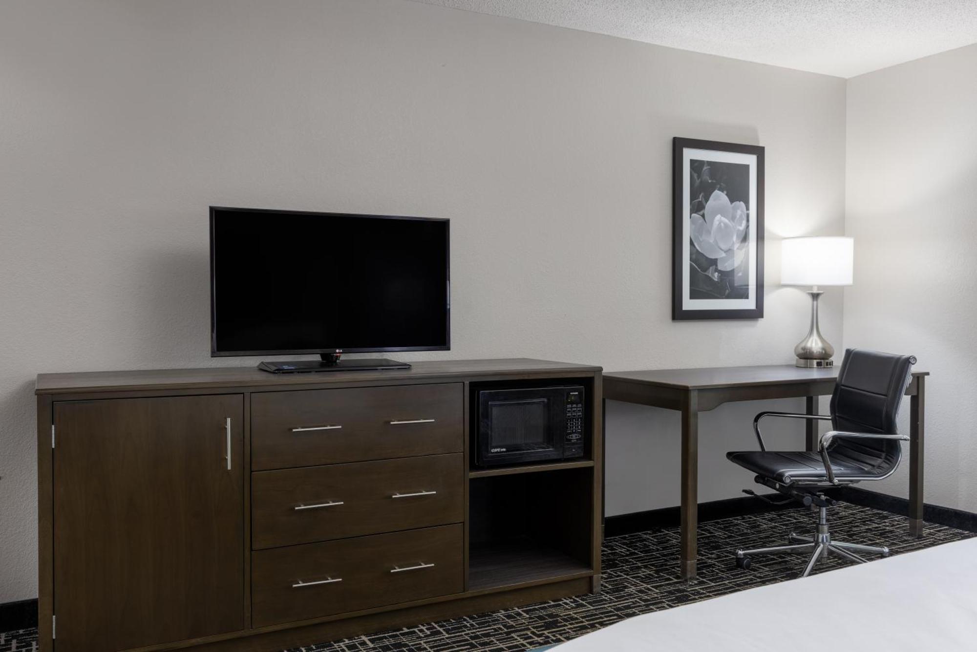 La Quinta By Wyndham Covington Hotel Bagian luar foto
