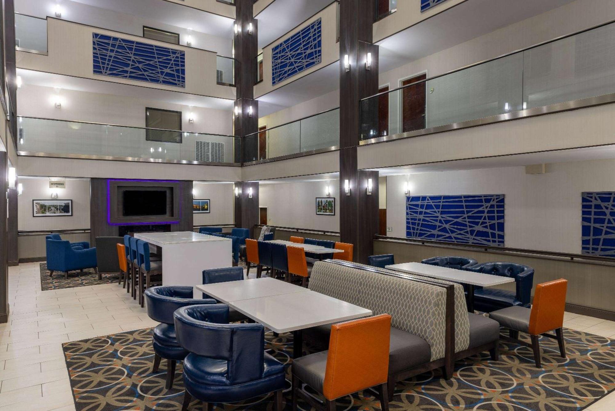 La Quinta By Wyndham Covington Hotel Bagian luar foto