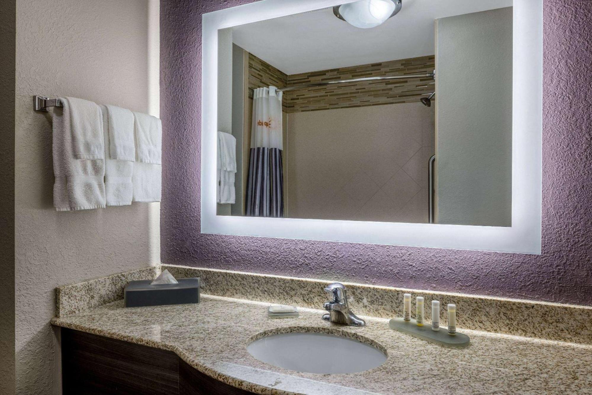 La Quinta By Wyndham Covington Hotel Bagian luar foto