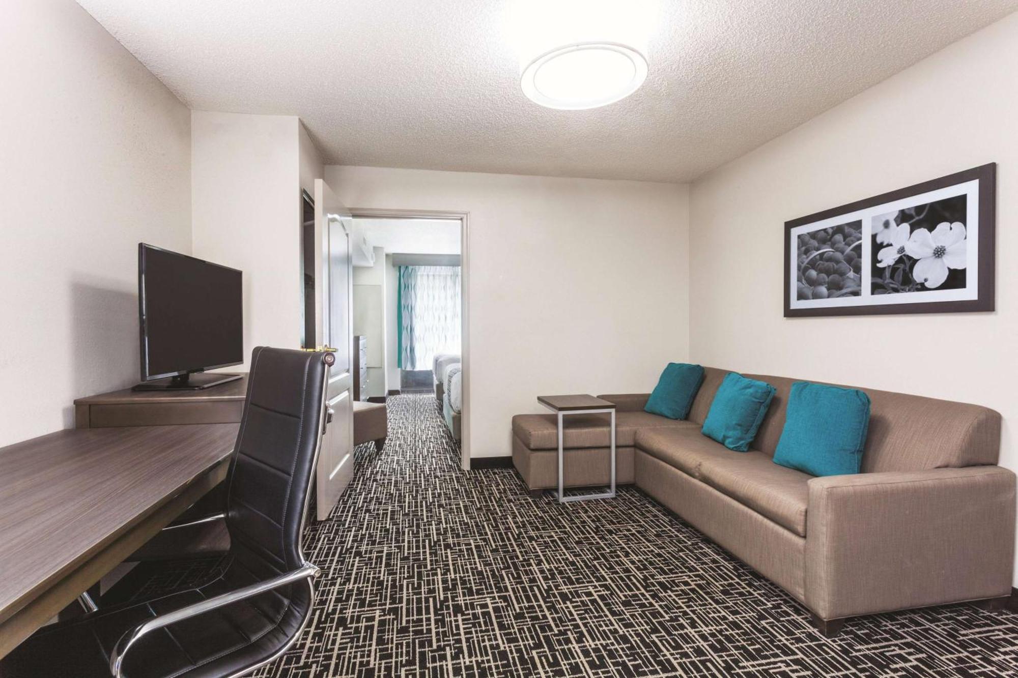 La Quinta By Wyndham Covington Hotel Bagian luar foto