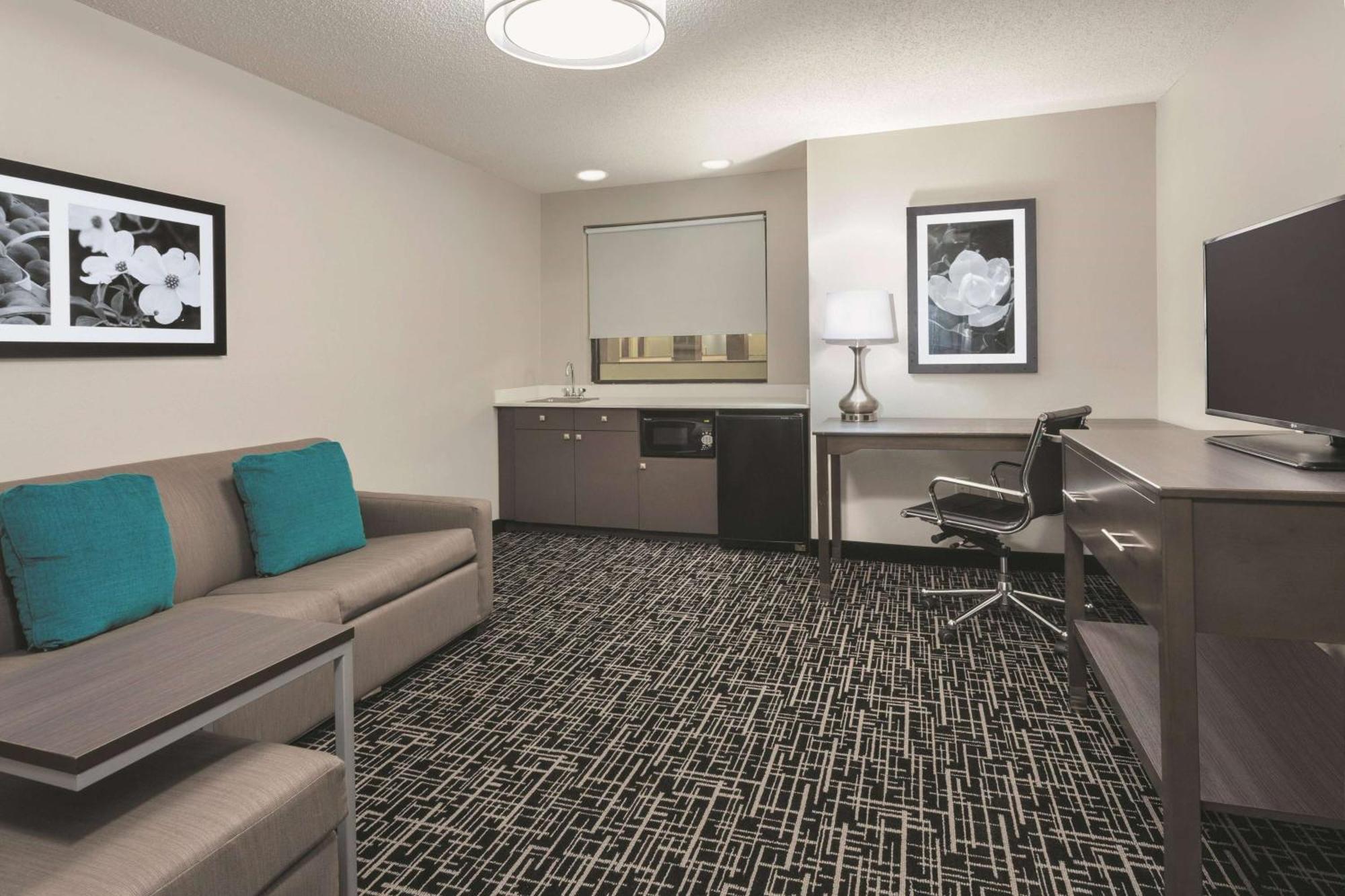 La Quinta By Wyndham Covington Hotel Bagian luar foto