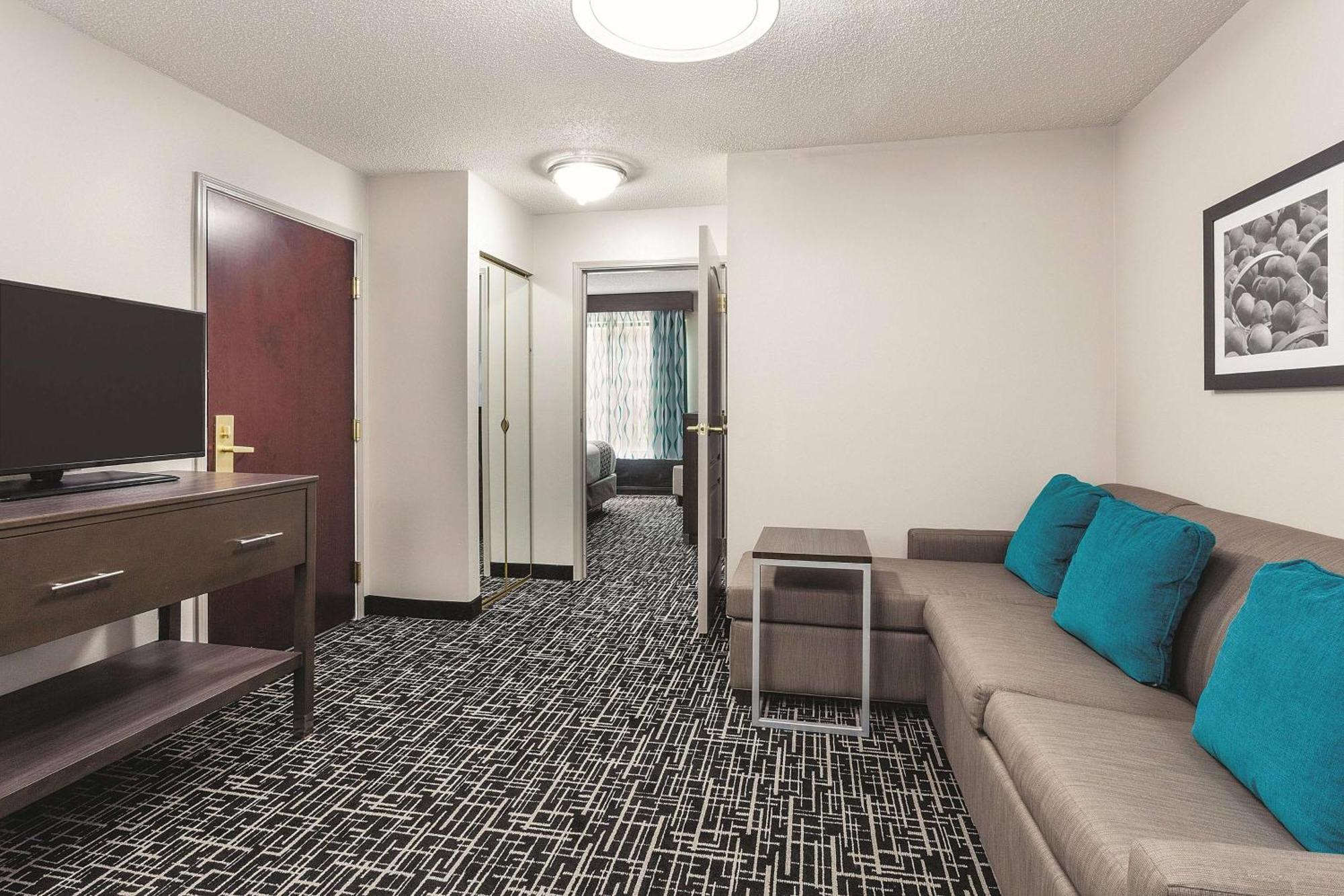 La Quinta By Wyndham Covington Hotel Bagian luar foto
