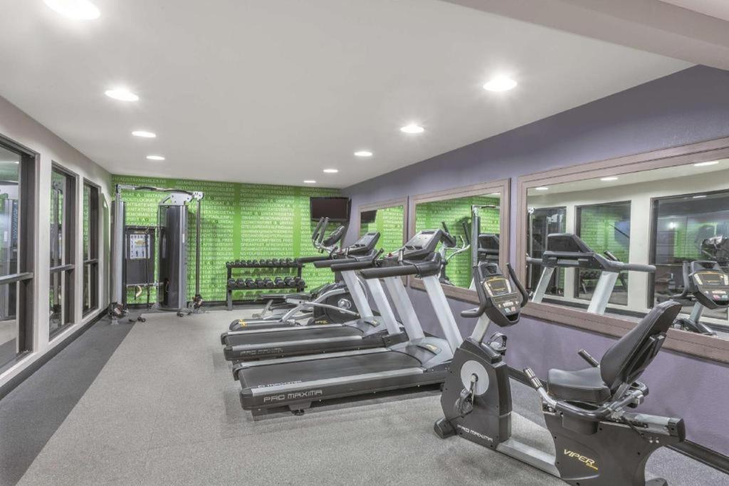 La Quinta By Wyndham Covington Hotel Bagian luar foto