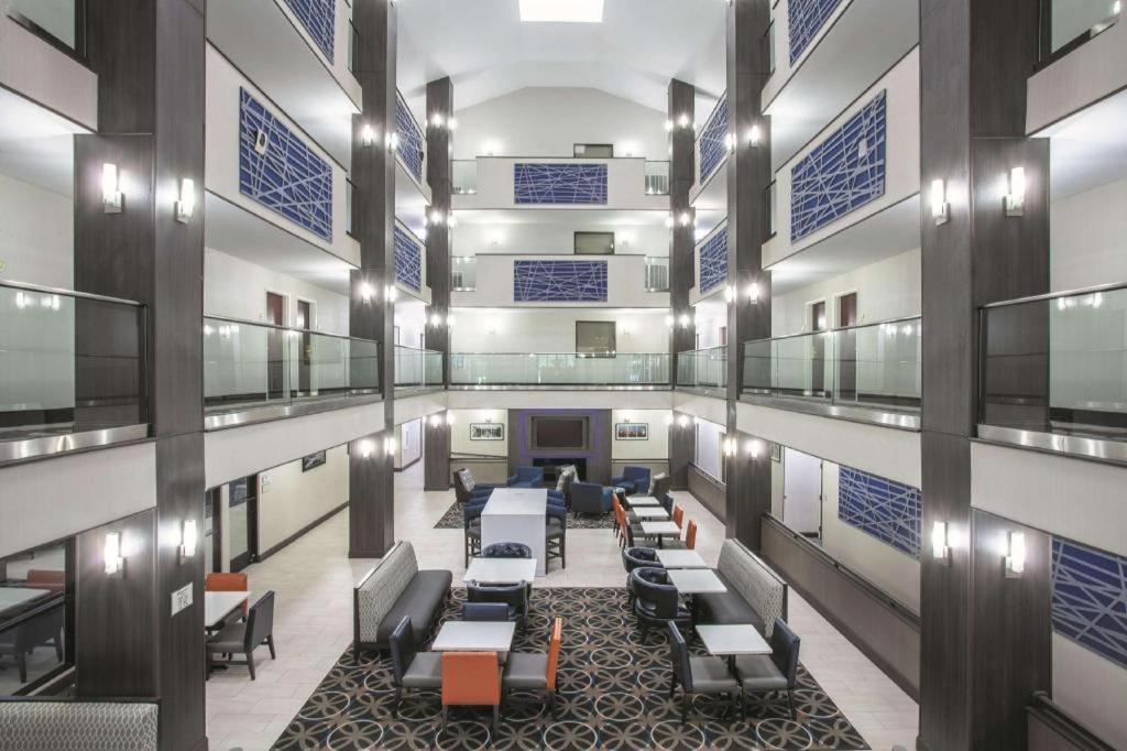 La Quinta By Wyndham Covington Hotel Bagian luar foto