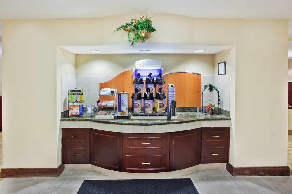 La Quinta By Wyndham Covington Hotel Bagian luar foto