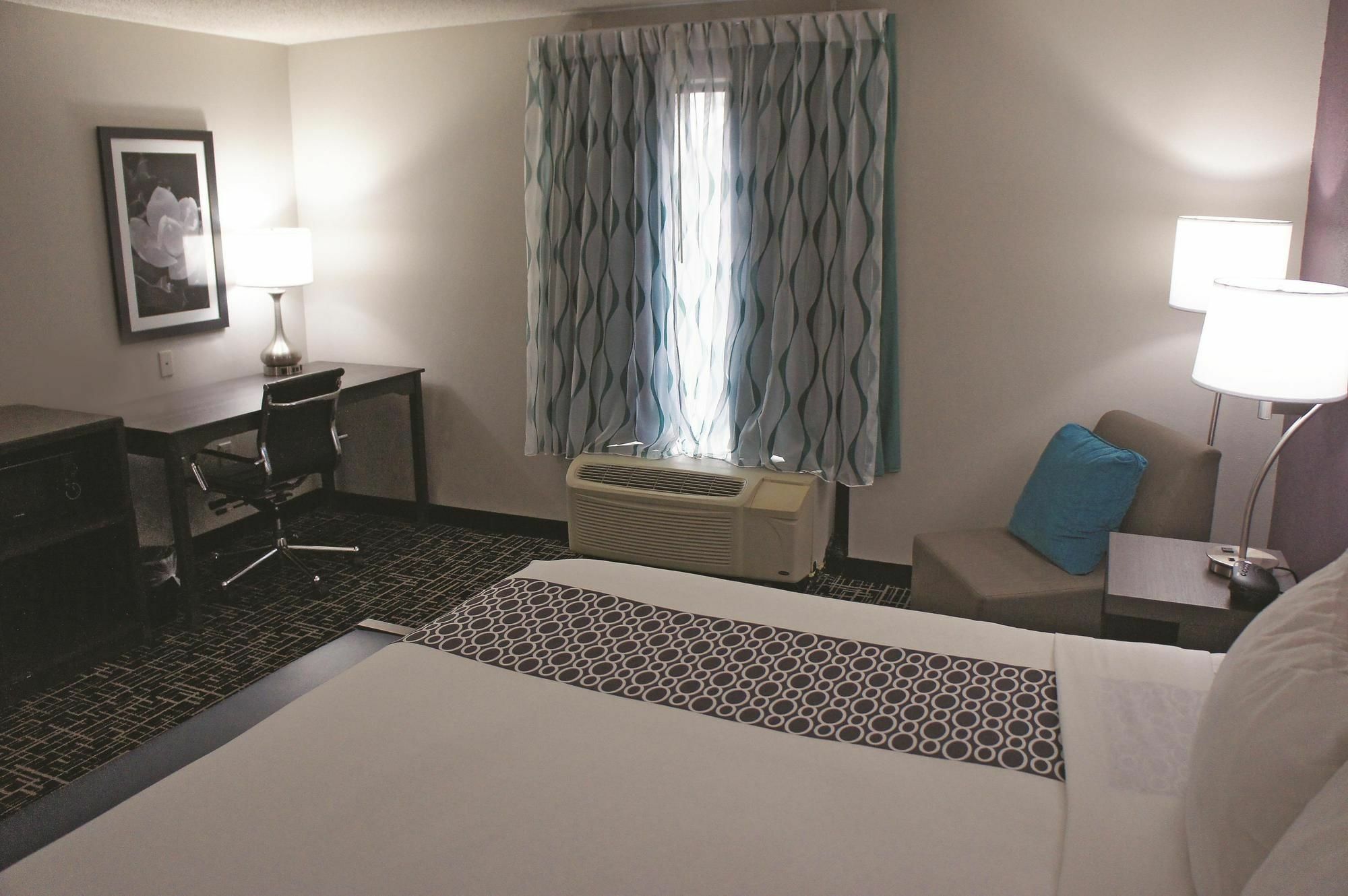 La Quinta By Wyndham Covington Hotel Bagian luar foto