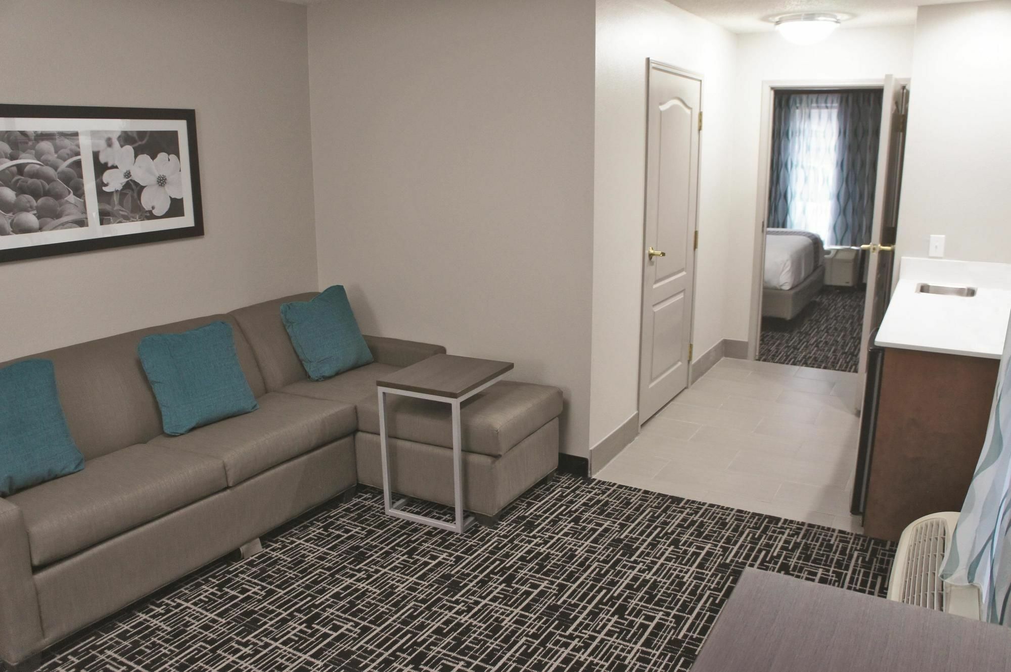 La Quinta By Wyndham Covington Hotel Bagian luar foto
