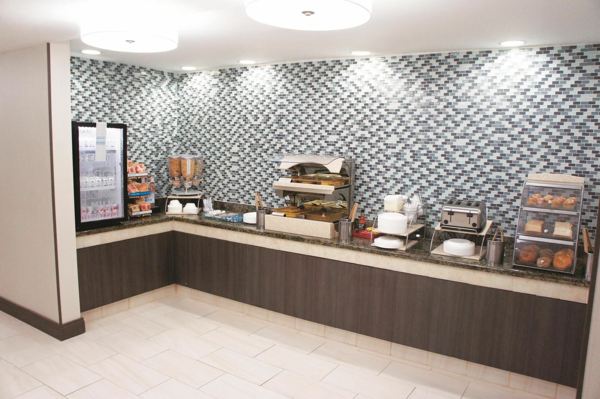 La Quinta By Wyndham Covington Hotel Bagian luar foto