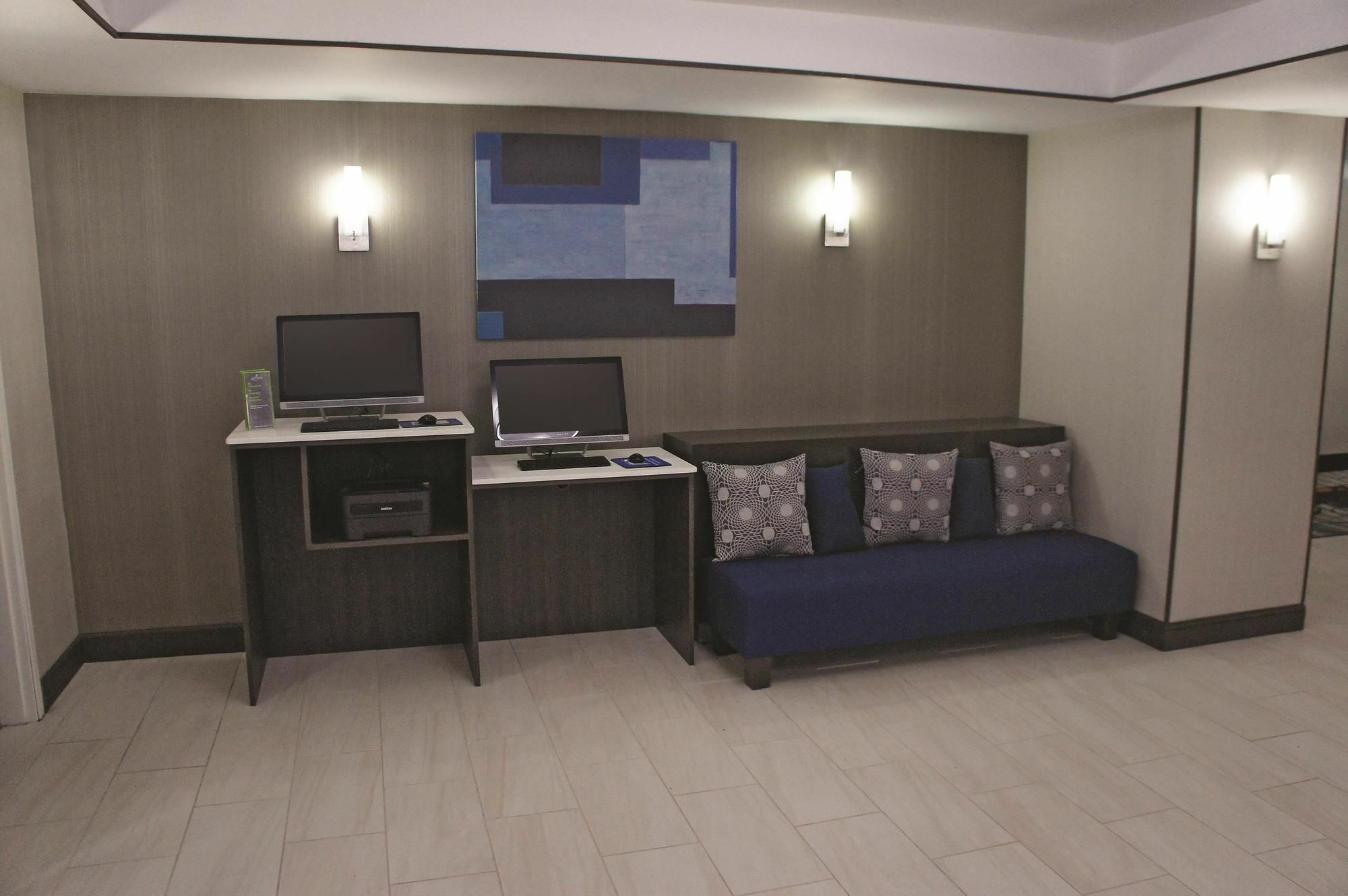 La Quinta By Wyndham Covington Hotel Bagian luar foto
